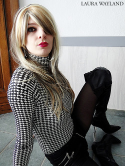 lauratgirl:  High Leather boot & short