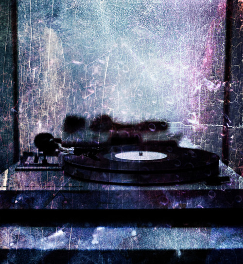 vinylespassion:  Daniel Vasilescu - Turntable 