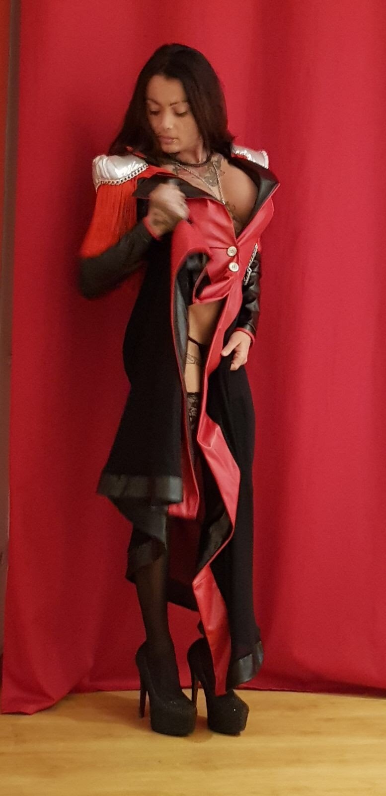 mistressgodiva:  http://www.rossofetish.com/biella-dominare-sottomettere-inginocchiati-al-mio-cospetto/