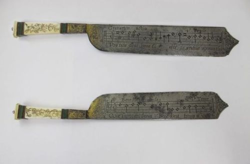 mymodernmet:16th-Century Knives Engraved with Musical Scores Are Now Performed by a Modern Choir