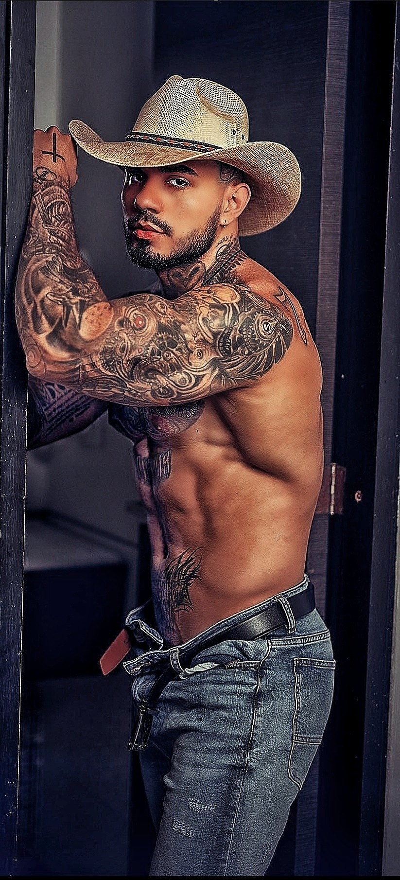hot-and-shirtless - HOT AND SHIRTLESS