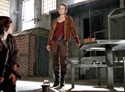 quodl:  Favourite TWD Character Meme: five whatever you want  Carol Peletier’s character development through fashion  “Her shoes in Season 1 were open-toed, very loosely woven huarache sandals.You could see her toes and things would stick to