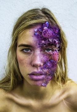 k-isstheboys:  chlojar:  Amethyst: detoxifying or anti-intoxication stone brings love and peace to help heal and fight stress By Chloé Hajjar  Looks like poprocks 