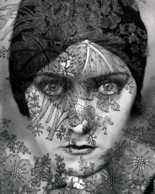 Gloria Swanson portrait by Edward Steichen, 1924 An iconic masterpiece status overtime, the actress’