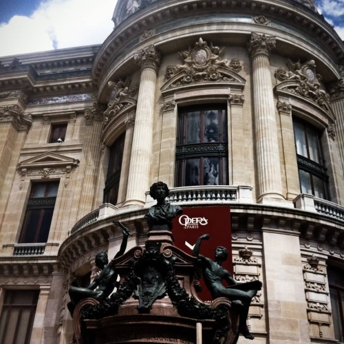 ✴️ Opéra Garnier ✴️ #opera #paris #france #photography #architecture #europe #statue #facade #street