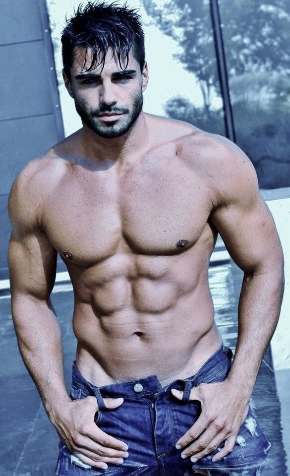 stefanpoison:  nyrammer:  Kenen Engerini   Sexy man