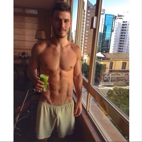 joxsnsoxs:  guyswithshorthair:  Ab veins   Yum ! I love wheatgrass 😉😛