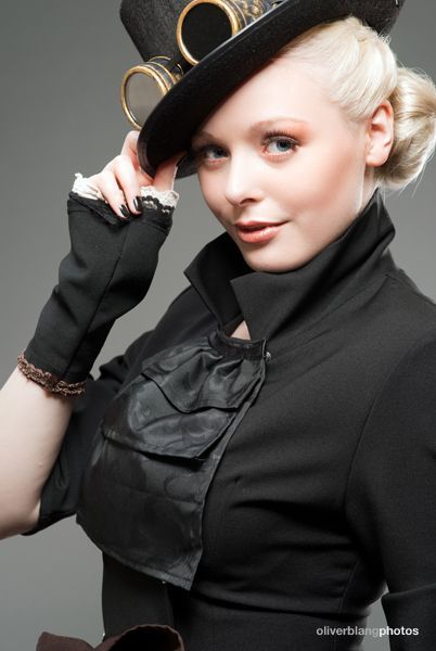steampunk-girl:  Steampunk GirlSteampunk Girl Twitter
