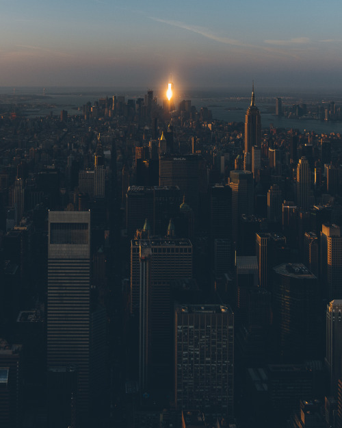 djkrugman:Catching Sunrise above New York, with @beautifuldestinations and @flynyon. Photography by 