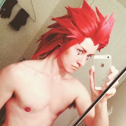 twinfools:  Side of the Axel wig I’m working