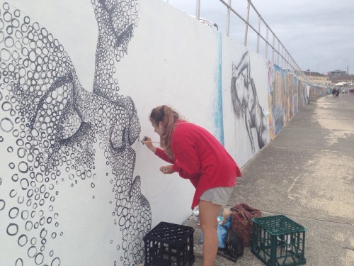 phenomical:  alanawilliams:  “The Kiss”  Progress photo down at Bondi Beach in Sydney    THIS IS INCREDIBLE