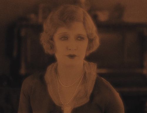 365filmsbyauroranocte:June Tripp in The Lodger: A Story of the London Fog (Alfred Hitchcock, 1927)