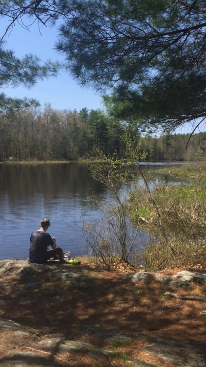 shay-gnar:  went on a walk with con, we swung and ate mangoes by the river
