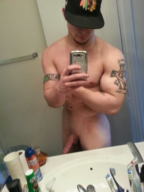 hot4dic2:  bulgeout:  ALEX BLUE COLLAR WORKER FROM CHICAGO http://www.heavynuts.com/  Hot4dic2.tumblr.com —— Follow me and I will check out your page. If I like what I see I will Follow you back! Send me selfies and other hot pics to hot4dic2@gmail.com