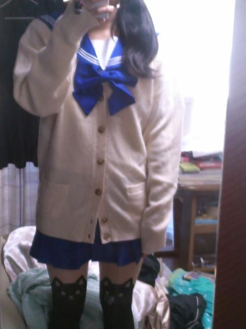 ohi5xa5:  xn—1ckye7bb9130e:  セーラー服着てみた(*´∇｀*) スカートの長さってこれくらいでいいの？ てか、姉がくれた猫のタイツはいて