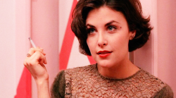 maisiewilliams:  I’m Audrey Horne and I