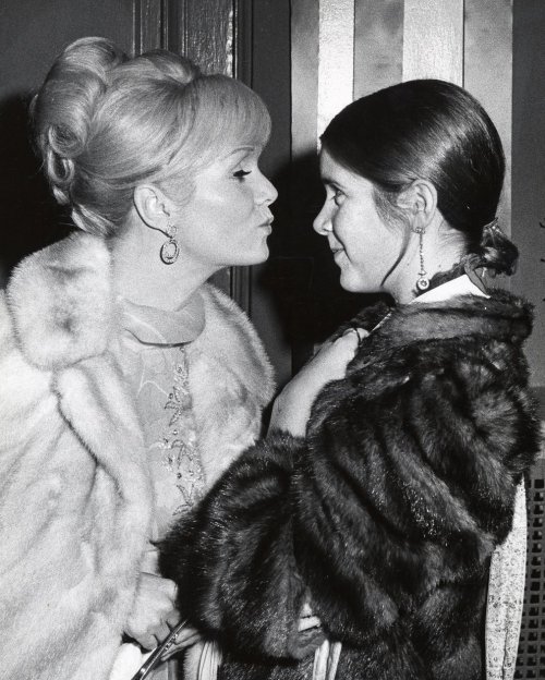 Debbie Reynolds and Carrie Fisher, above in 1972, below in 2015. (x)