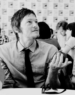 exwings:  One Reedus a day keeps the sadness