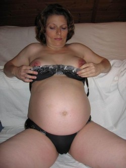 sexypregnanthotties: For more sexy pregnant girls:  Follow http://sexypregnanthotties.tumblr.com/  Submit your preg pics: http://sexypregnanthotties.tumblr.com/submit 