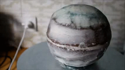 truebluemeandyou:  DIY Jupiter Planet Cake Video Tutorial from Cake Crumbs here. After seeing so many food GIFs from YouTube with no source on Tumblr, I finally decided to make a set with the source using lunapic here. For the post on the Jupiter Cake