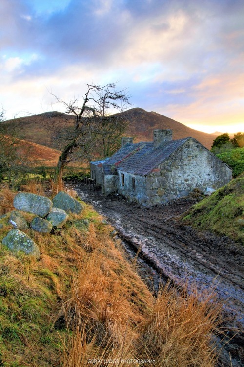 myirishhome: ‘Once Upon a Time’Came across this old abandoned cottage whilst hiking in t