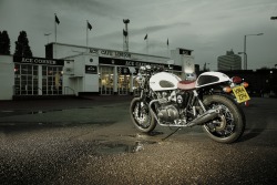 combustible-contraptions:  2014 Triumph Thruxton Ace | Special Edition 900cc Cafe Racer | Triumph reveals the Special Edition Thruxton Ace made to commemorate legendary Ace Cafe | The Ace version comes in a special white and black paint scheme with Ace