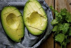 vegan-yums:    Meal-Making Creamy Avocado