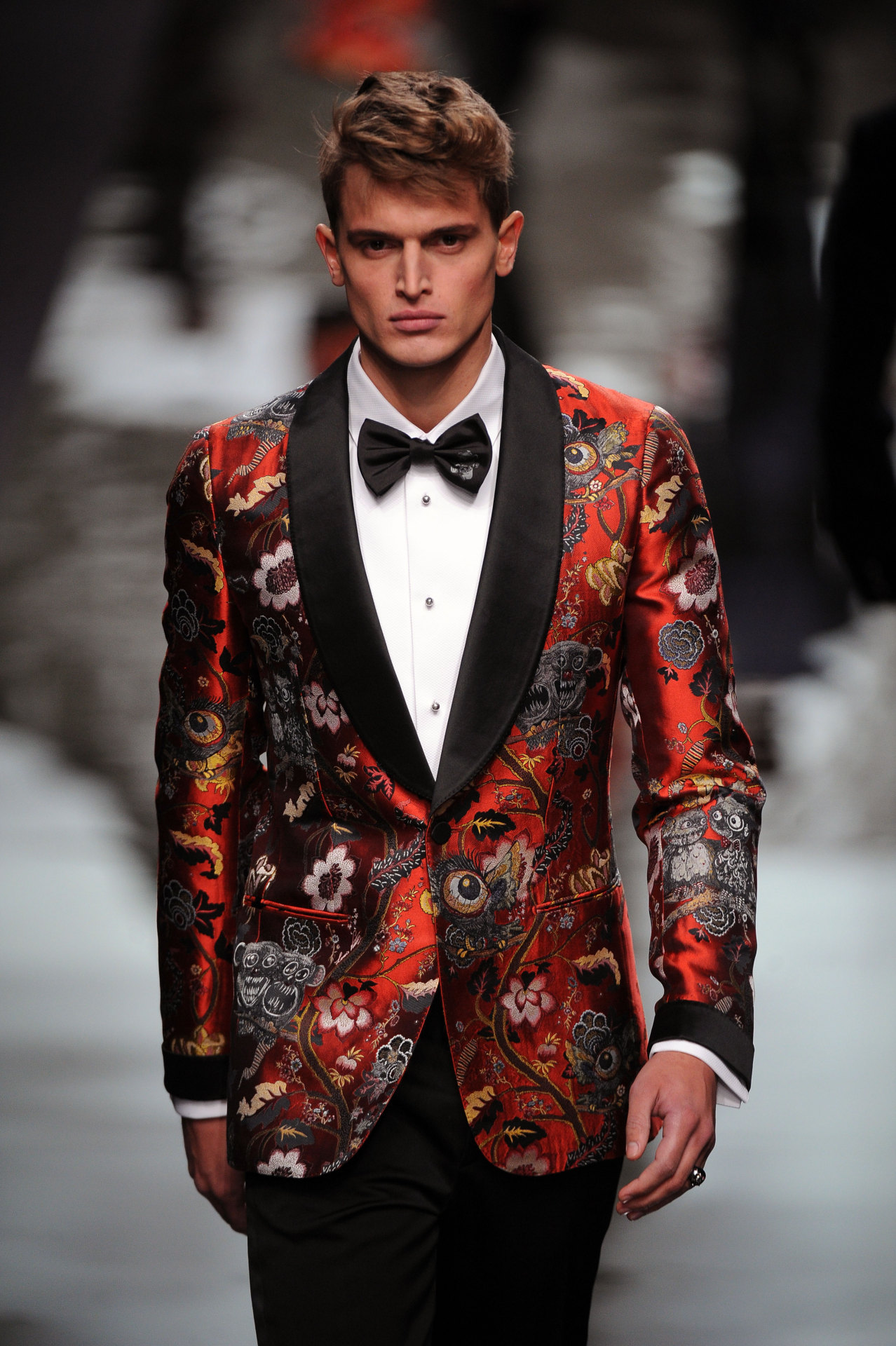 Esmoquin con blazer de floral print, de Louis Vuitton