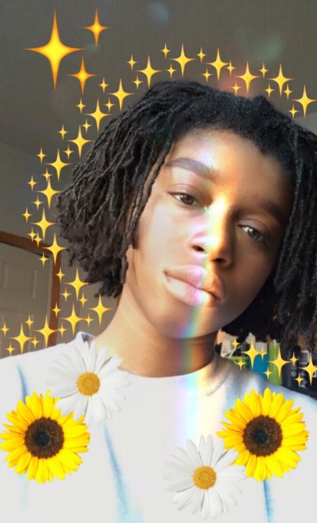 webzero:OH SHIT AM I TOO LATE FOR BLACKOUT DAY?!!?these are my best selfies of 2017  the motifs of f