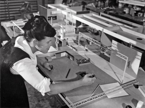 Ray Eames, working on a model for Billy Wilder&rsquo;s house, which wasn&rsquo;t brought int