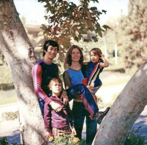 vintageeveryday:  One of the most influential martial artists of all time – Bruce Lee and family in color vintage photos 