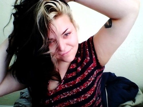 femmevengeance:  someone asked if i ever tried pushing all my hair to the left instead  omg <3