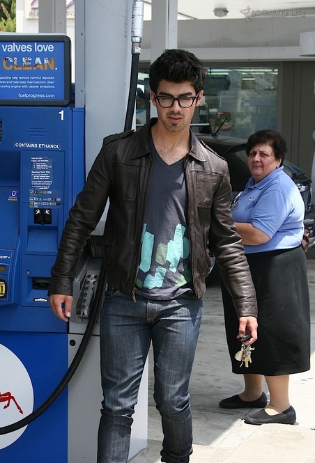 male-celebs-naked:  Joe Jonas 2See more here