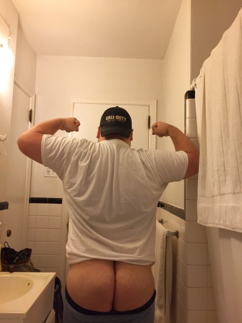mrcubby92:Hey look! It’s my butt!