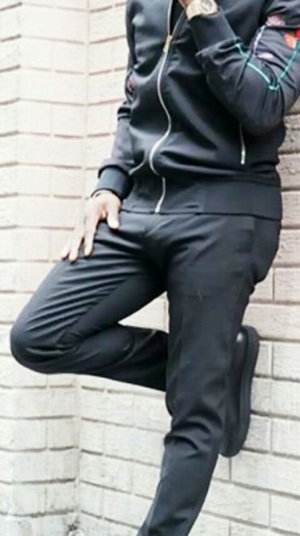 lamarworld:  Kevin Hart bulge