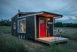 goodwoodwould:Good wood - yet another miniature home, this time it’s a super green and eco-friendly one. The ‘Greenmoxie Tiny House’ is a 340 square feet green home featuring solar panels, a roof water recovery system, and low-voltage LED lighting.