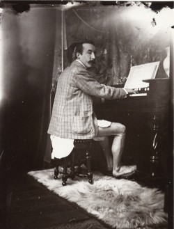 blondebrainpower:  Paul Gauguin à l’harmonium by Alphonse Mucha, Paris c.1893   