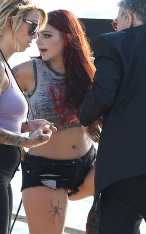 XXX celebspleasurepics:  Ariel Winter orange photo