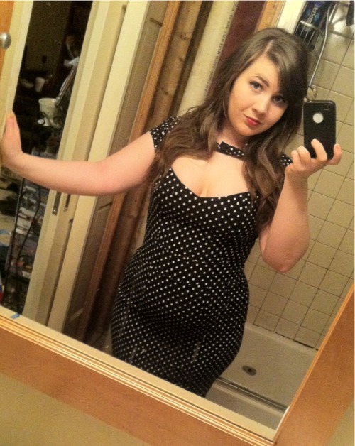 livvy-saurus-rex:  Pictures i took after having a conversation with a coworker about how she wants to wear form fitting dresses but is too worried about her tummy to do so. I think my tummy looks cute. 