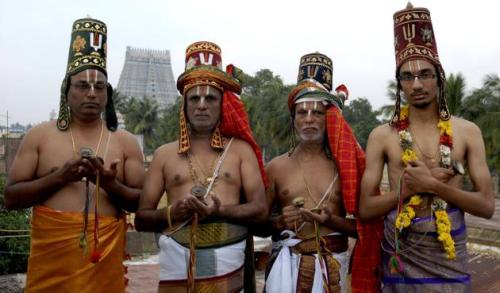 Srirangam´s Arayars.The Arayar sevai is the unique upachara or offering to Vishnu made in three Vais