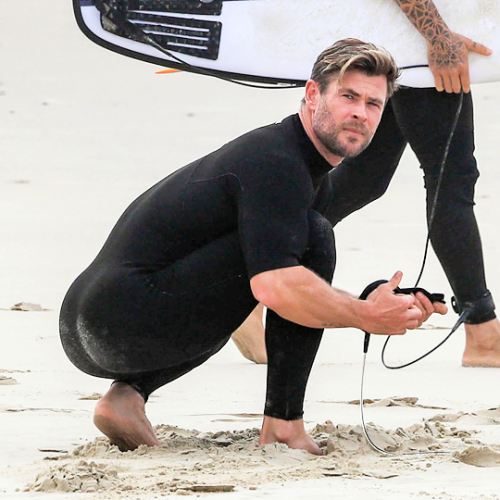 zacharylevis: CHRIS HEMSWORTH2021 | on the Byron Bay beach, Australia (August 11) My Alpha buddy: Wh