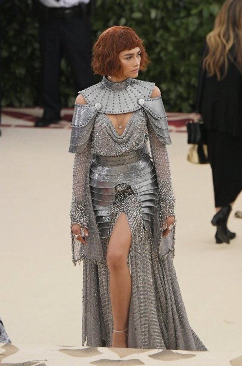 saucyfbaby: ZENDAYA SERVING JOAN OF ARC REALNESS AT THE 2018 MET GALA  “#Zendaya in a Joan of Ark inspired, custom-molded #AtelierVersace look at the 2018 #MetGala. Featuring gunmetal chainmail embellished with Swarovski crystals, flowing into a feminine