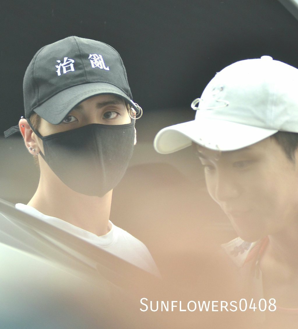 fyjjong:   gimpo airport (to japan) ♡ 160813 (i / ii)© sunflowers0408 (do not