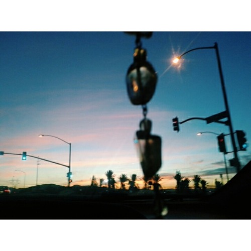 amandajade909:Mornings with the sunrise, pink skies and citrine for those good vibes.