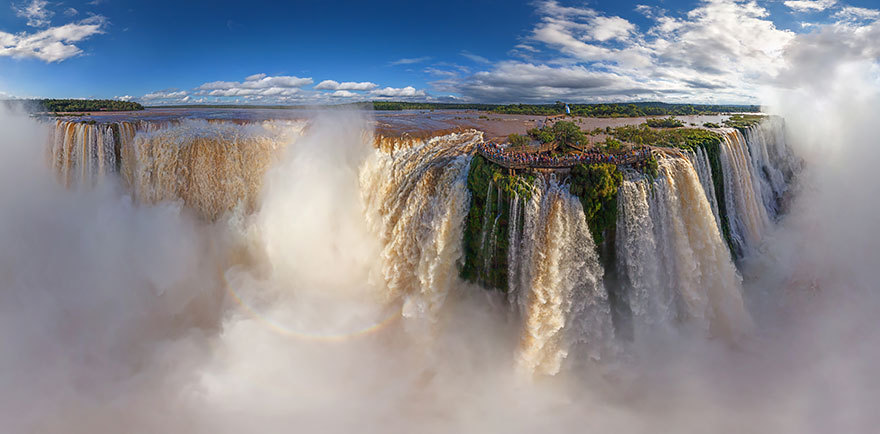 perileos:  awesome-picz:    Russian Photographers Show How Birds See Our World And