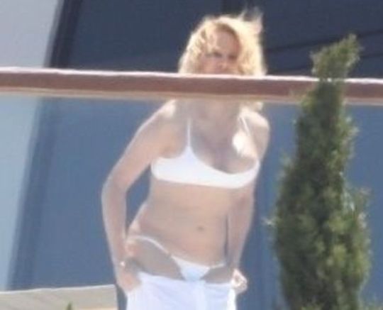 Pamela Anderson Nipslip And Bikini Photos porn pictures