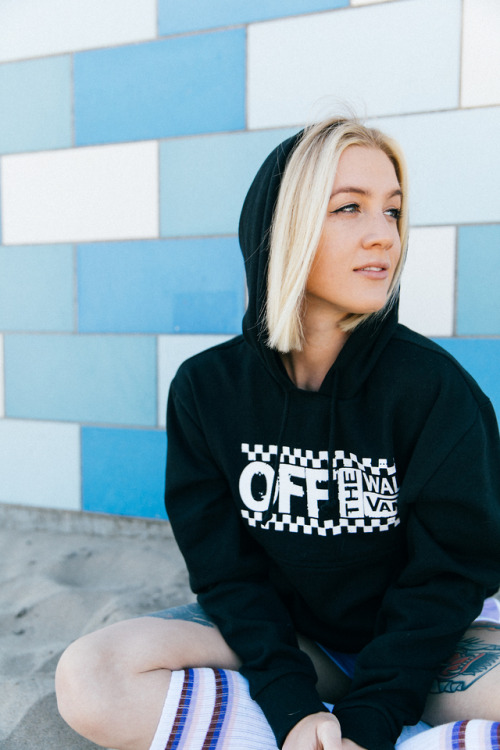 vansgirls:Warm up in the Avenue Crop Pullover Hoodie.