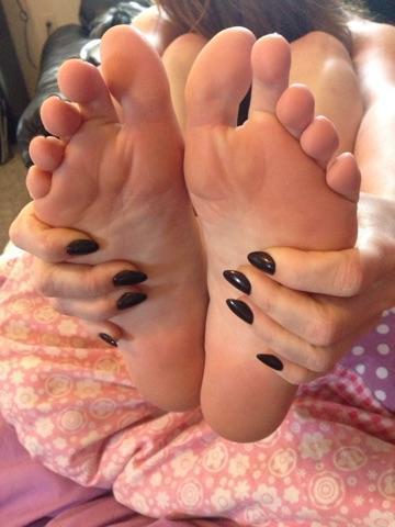 footfetishnetwork: Can send a few more.  Hott