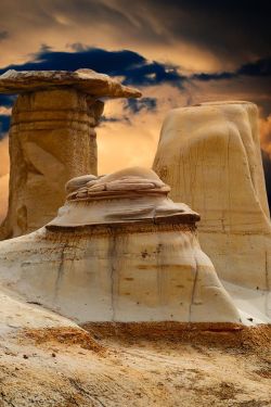 janetmillslove:  Alberta Badlands, Ca moment love