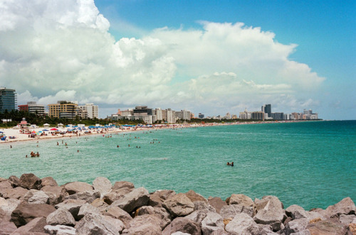 CRUISING THROUGH MIAMIMiami is one of the great American cities. It’s a vacation destination for bea